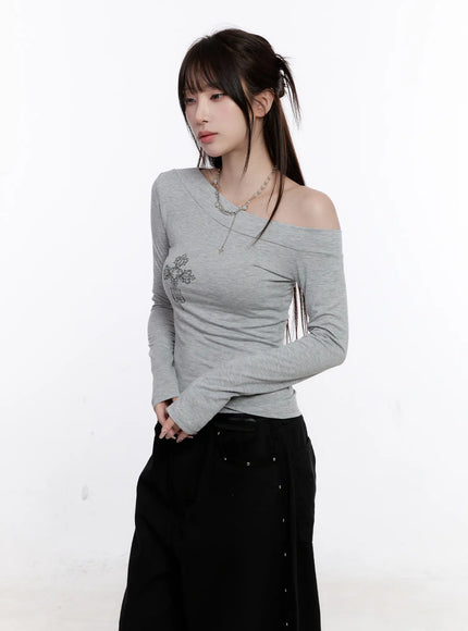 Off-Shoulder Graphic Long Sleeve Top CS530
