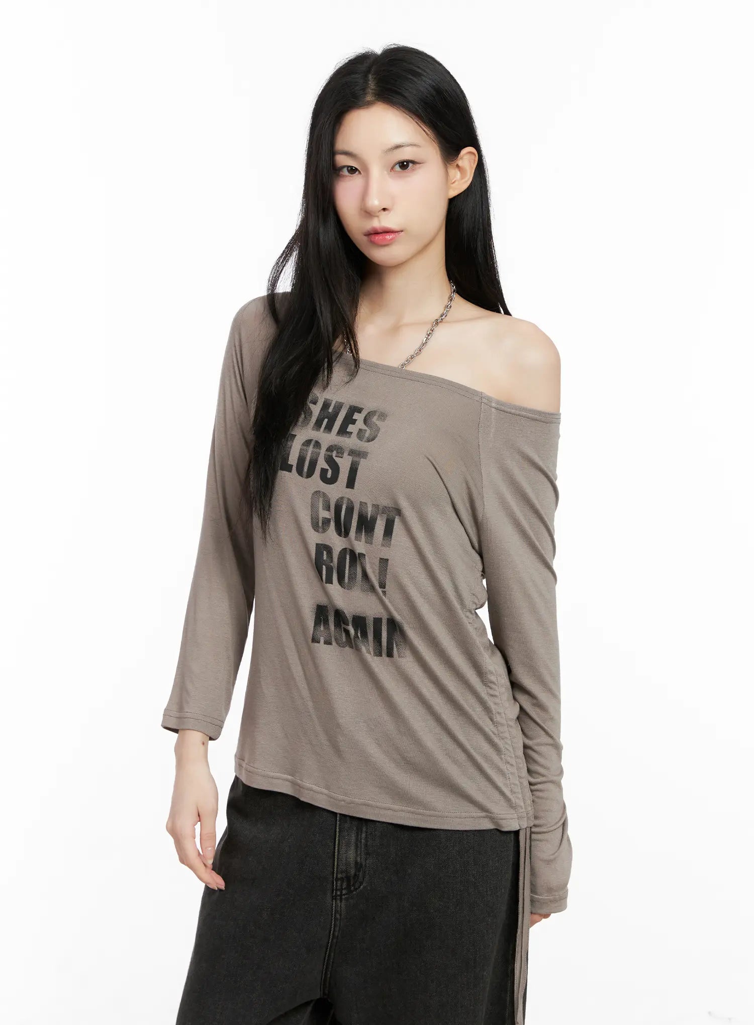 graphic-off-shoulder-long-sleeve-top-cg522 / Beige