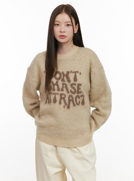 loose-fit-graphic-lettering-sweater-od412 / Beige