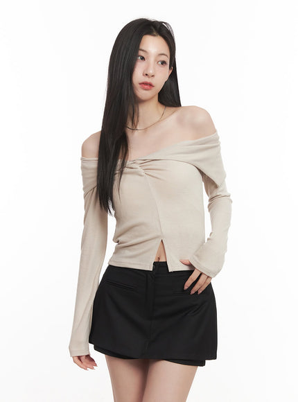 slim-fit-off-shoulder-long-sleeve-top-cm517 / Beige