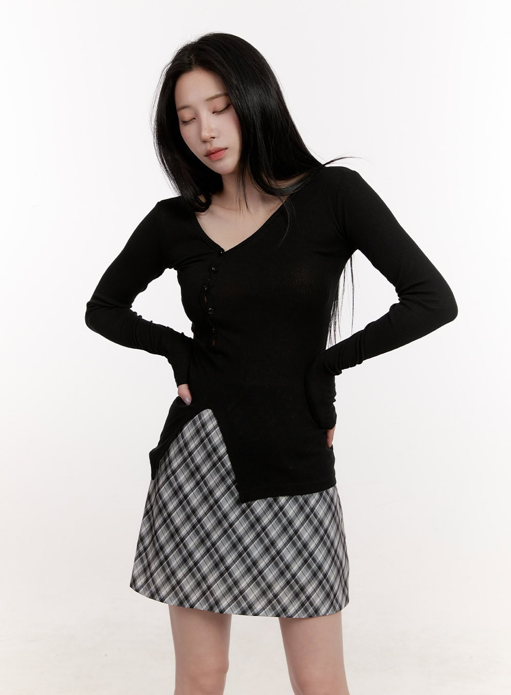 asymmetric-buttoned-slim-fit-long-sleeve-top-cj531 / Black