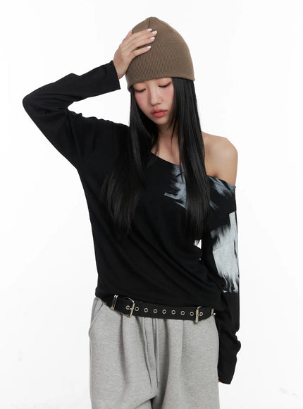 off-shoulder-long-sleeve-graphic-top-cn528 / Black