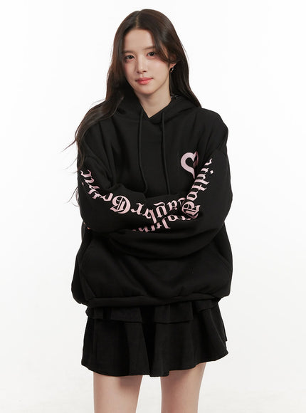 cozy-graphic-hooded-sweatshirt-on429 / Black