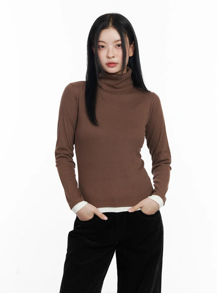 contrast-cuff-turtleneck-long-sleeve-top-cj520 / Brown