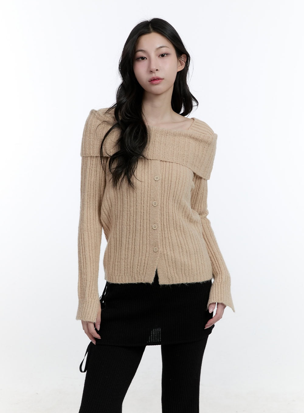 square-neck-buttoned-sweater-cj520 / Beige