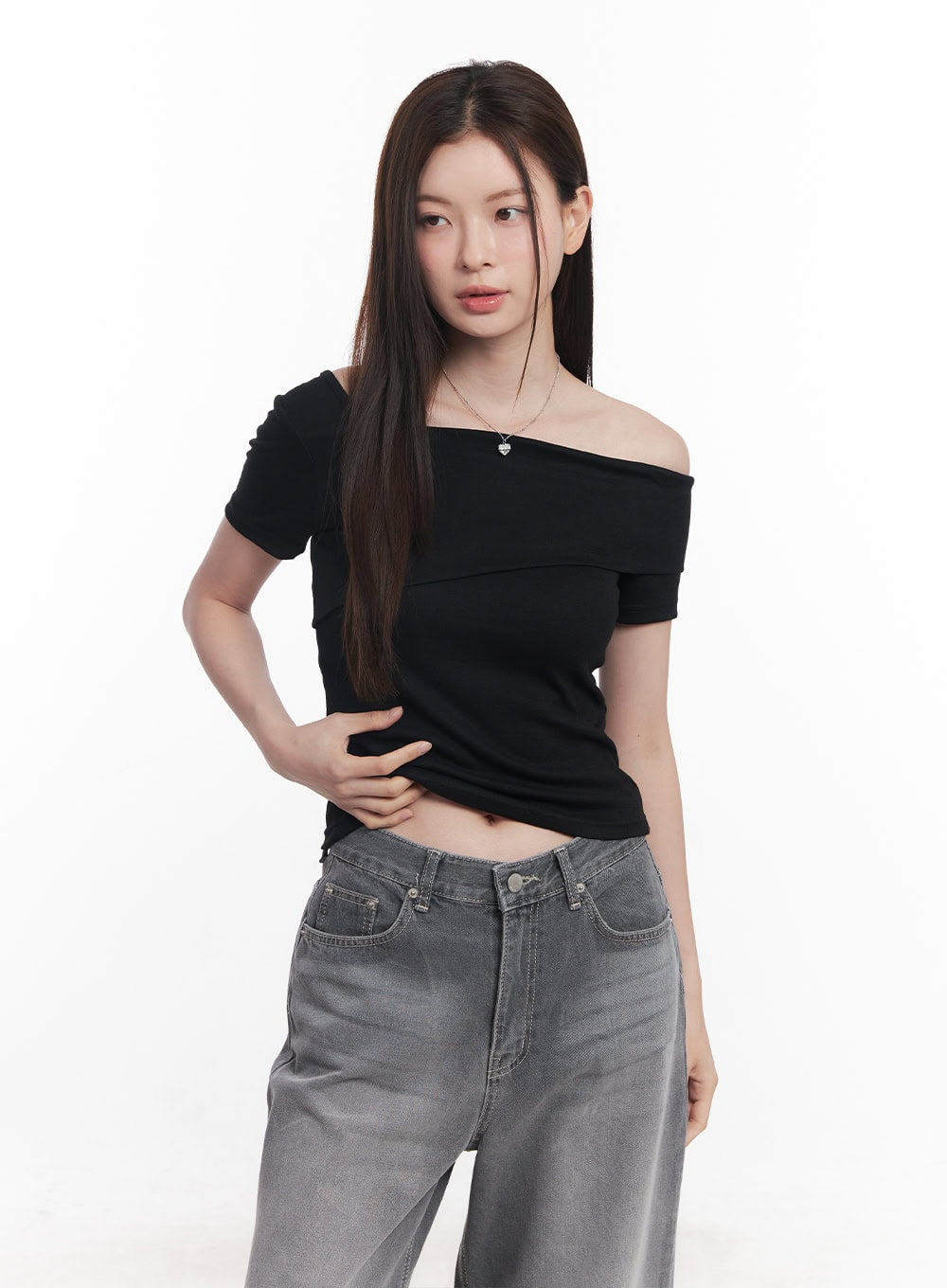off-shoulder-slim-fit-crop-tee-cy519 / Black