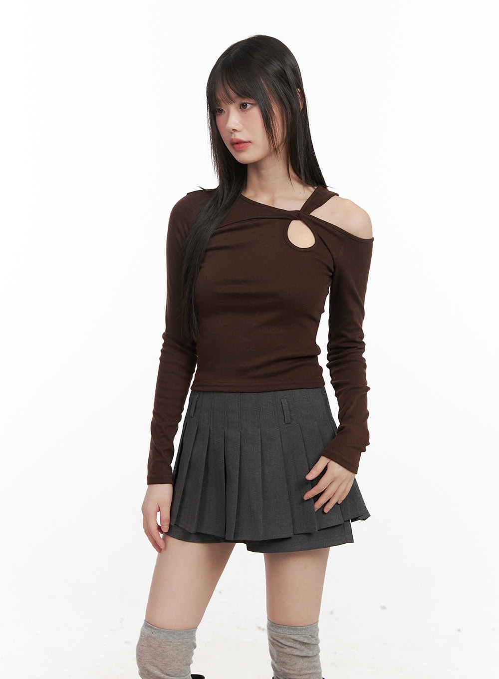 slim-fit-twist-cut-out-long-sleeve-top-cj528 / Brown