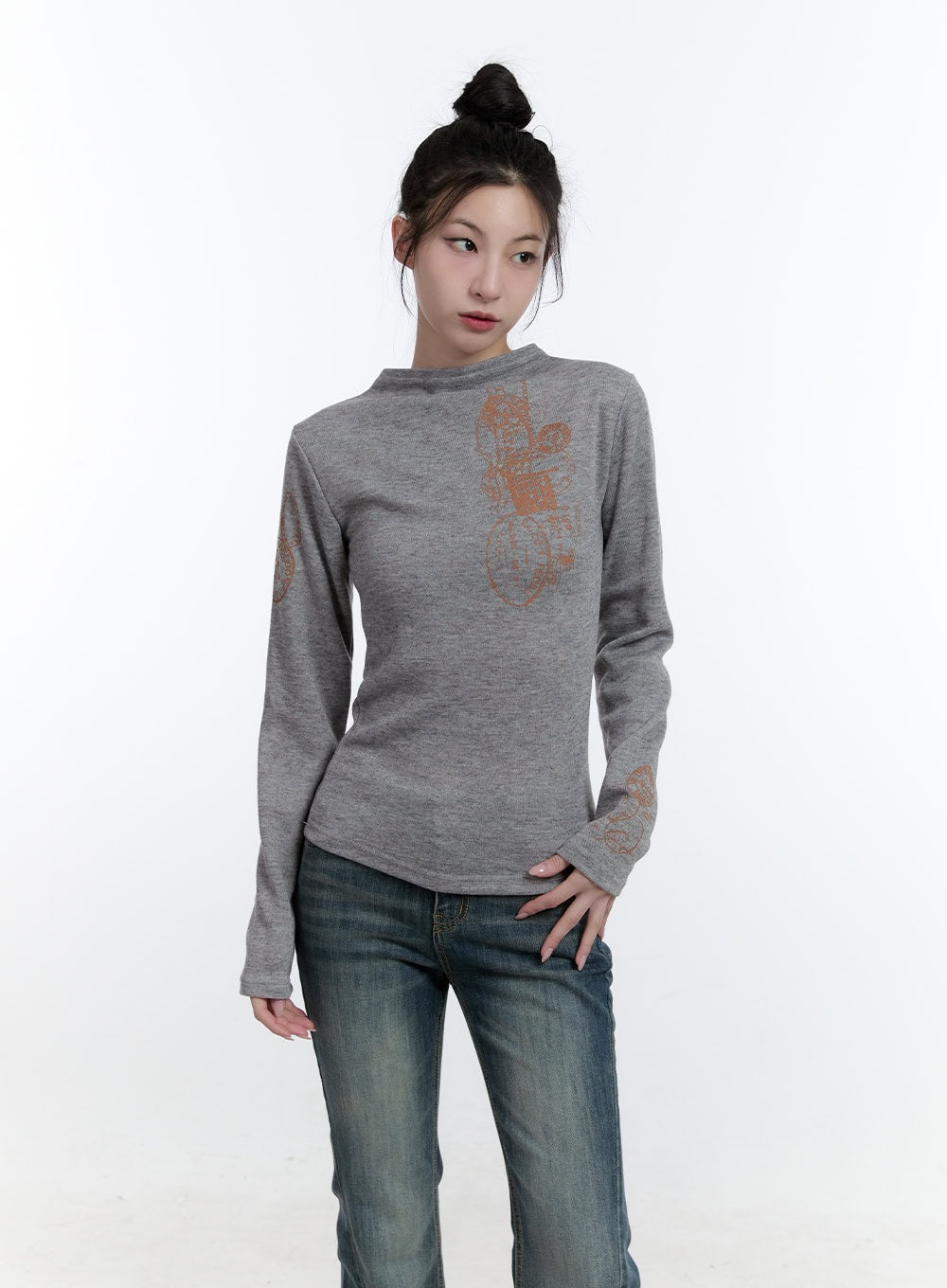 slim-fit-graphic-print-long-sleeve-top-cj522