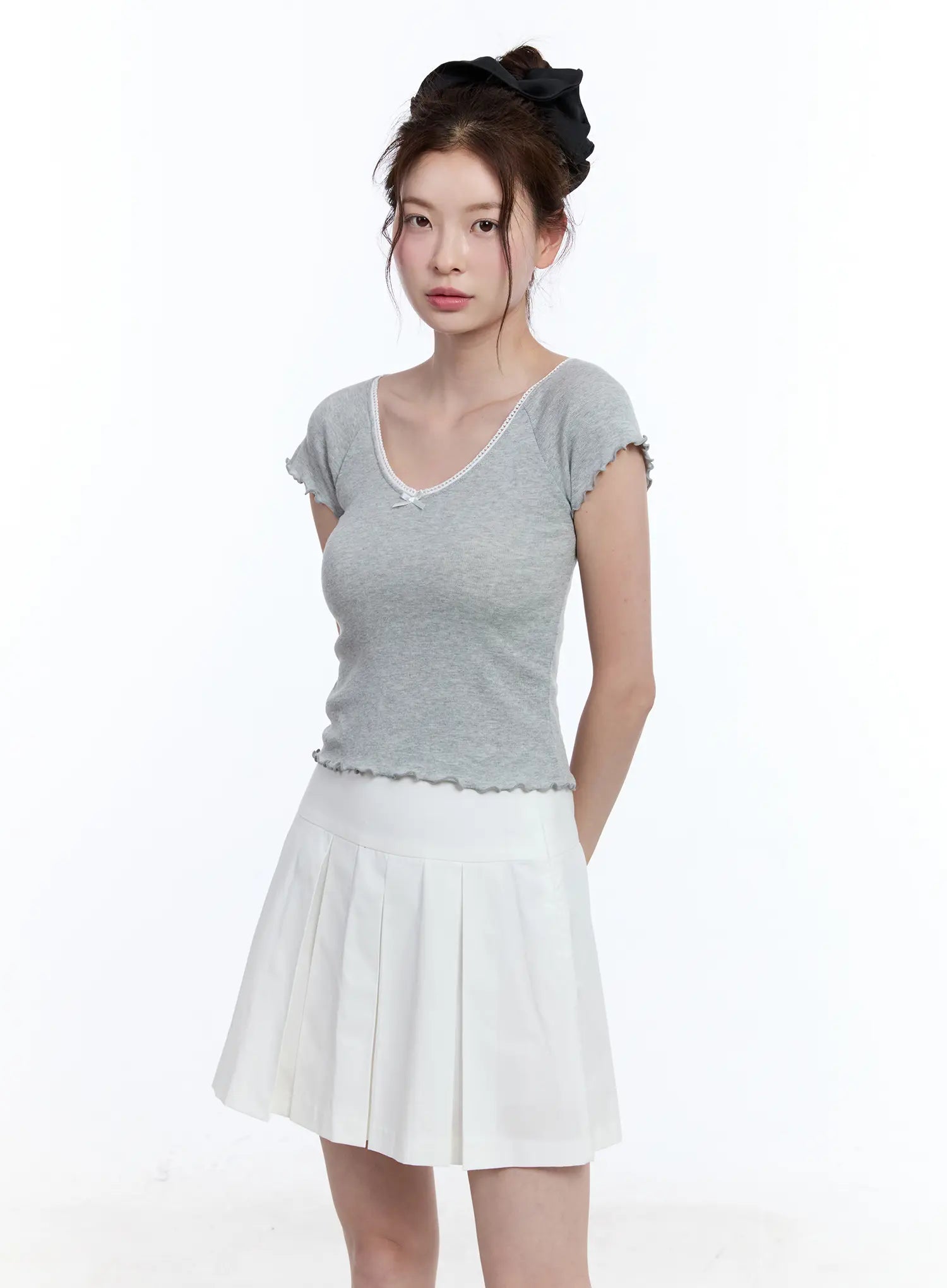 ribbon-lace-v-neck-crop-tee-cu513 / Gray