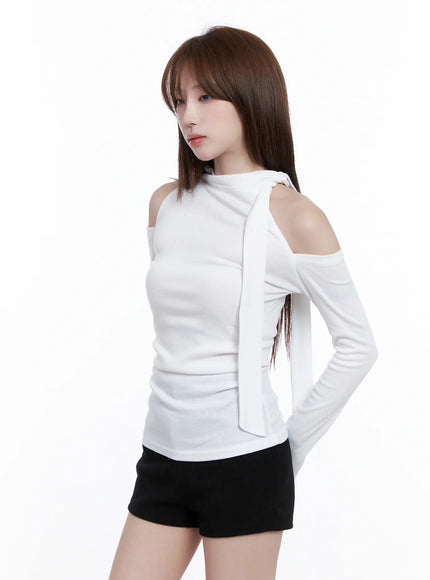 Cut-Out Shoulder Turtleneck Top CG529