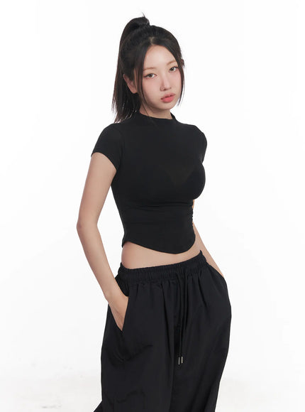 slim-fit-mock-neck-crop-top-cu517 / Black