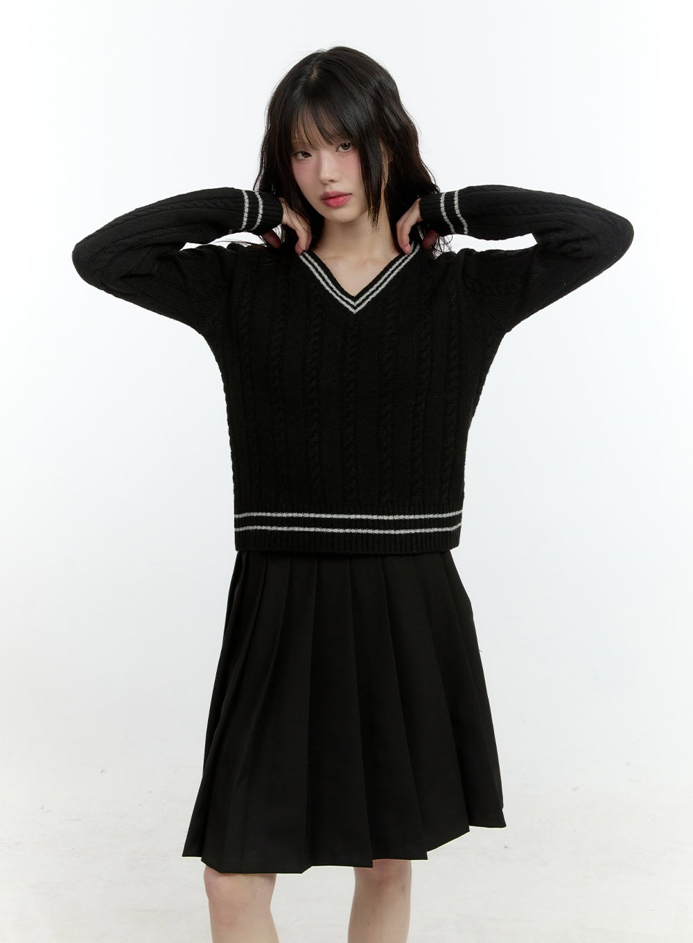 cable-knit-v-neck-sweater-cf506 / Black