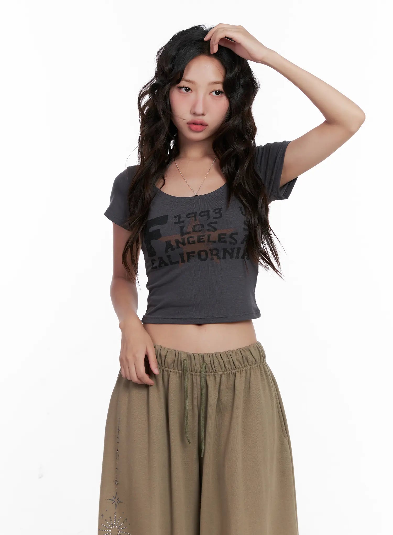 graphic-u-neck-cropped-tee-cl518 / Dark gray