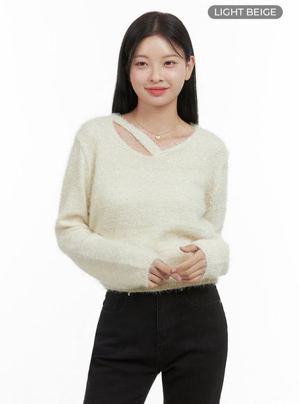 modern-v-neck-cut-out-top-os411 / Light beige