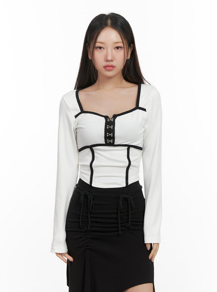 hook-and-eye-detail-crop-top-cd411 / White