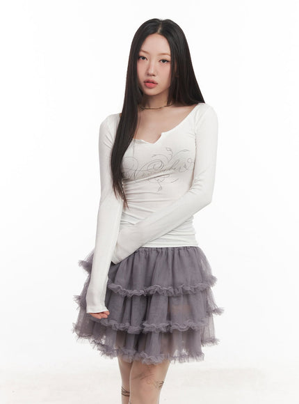 Graphic Long-Sleeve V-Neck Top CM528