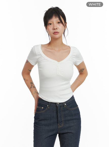 shirred-buttoned-u-neck-crop-tee-cl415 / White