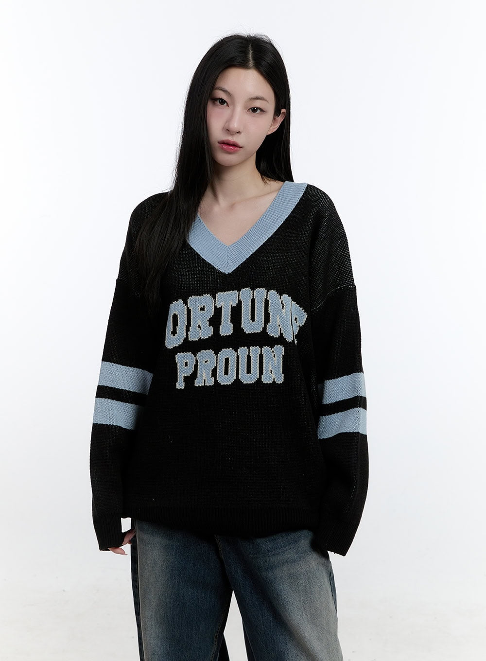 Two-Tone Graphic V-Neck Sweater CJ521