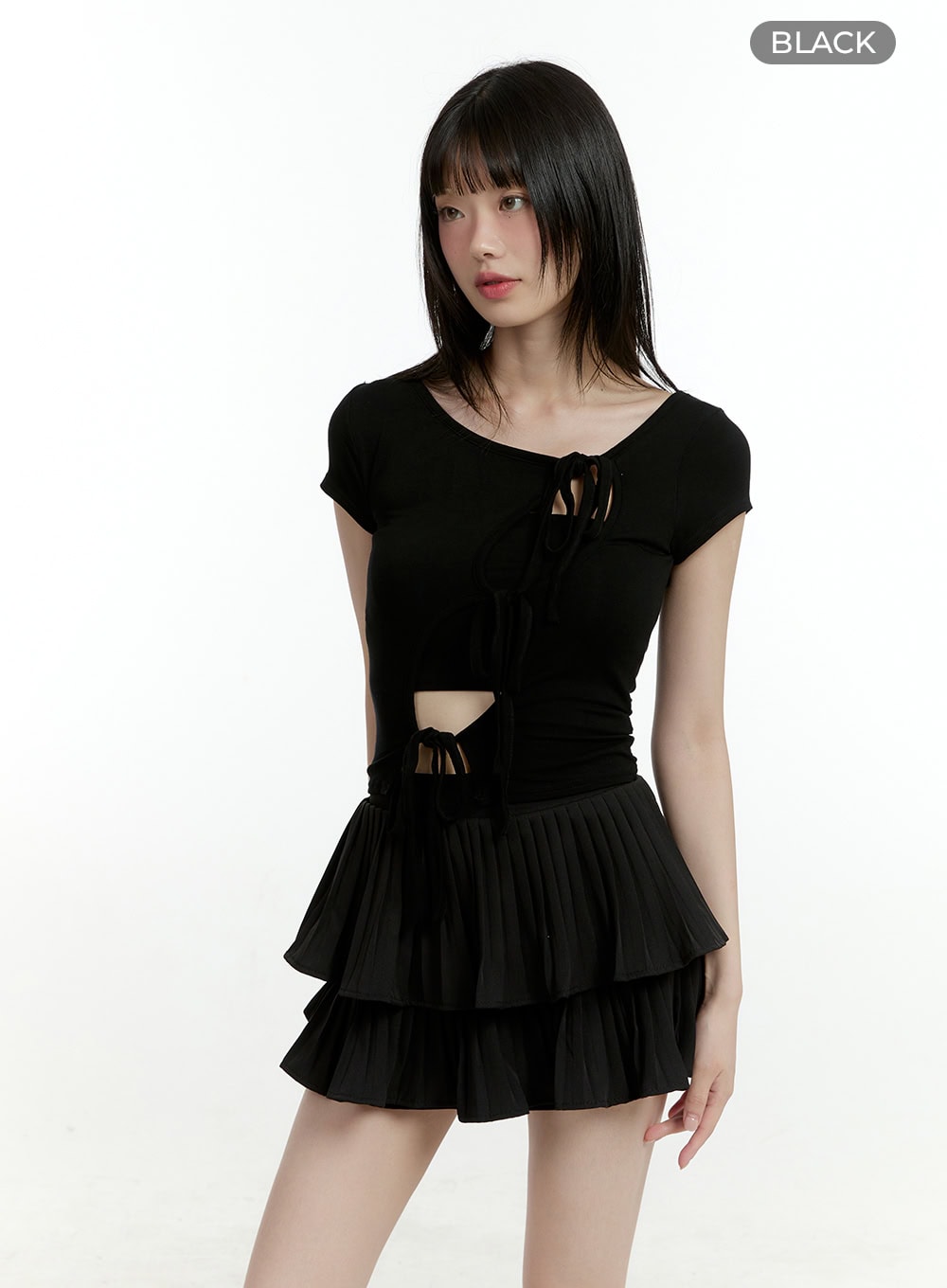 strap-cut-out-crop-top-cl426 / Black