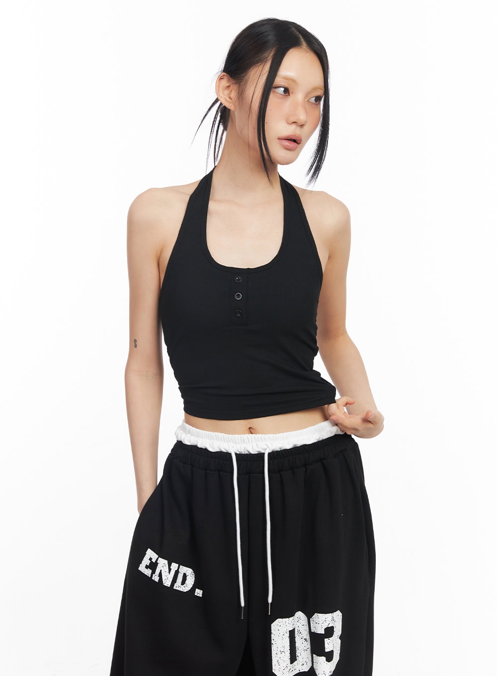 halter-buttoned-crop-tank-top-cy52 / Black