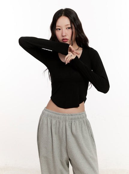 essential-cropped-long-sleeve-top-cm507 / Black