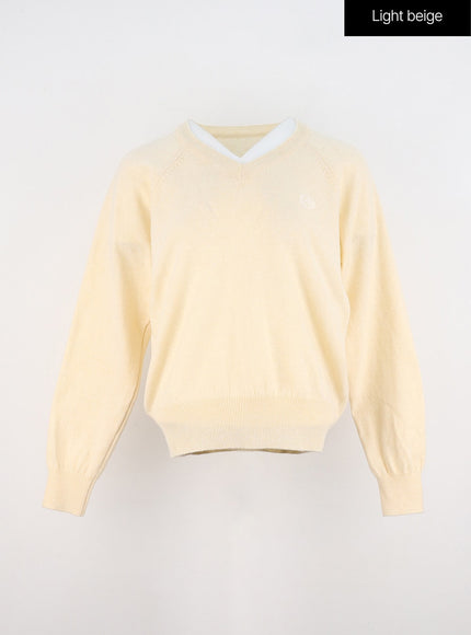 embroidered-fit-v-neck-sweater-oo323 / Light beige