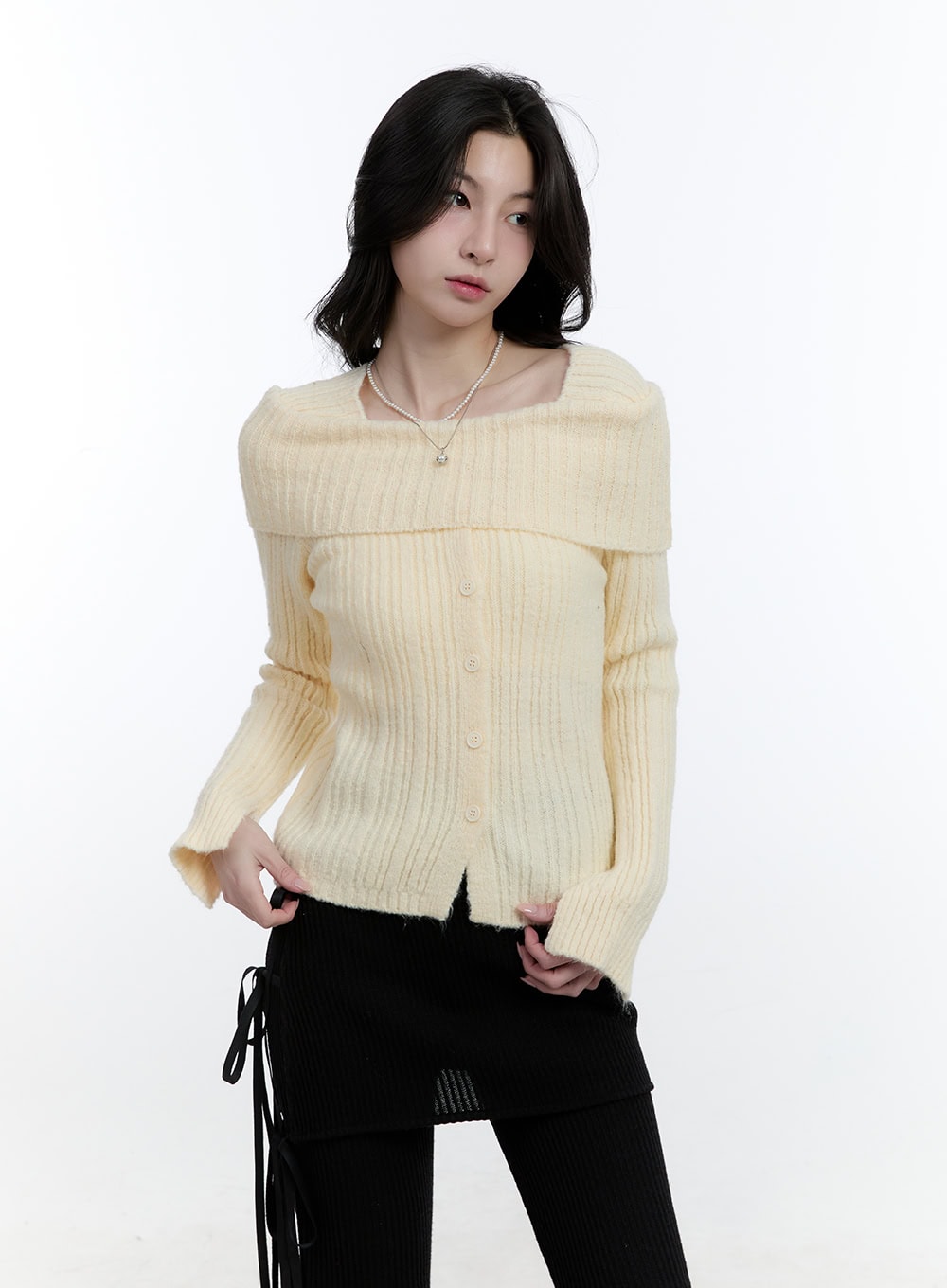 square-neck-buttoned-sweater-cj520 / Light beige