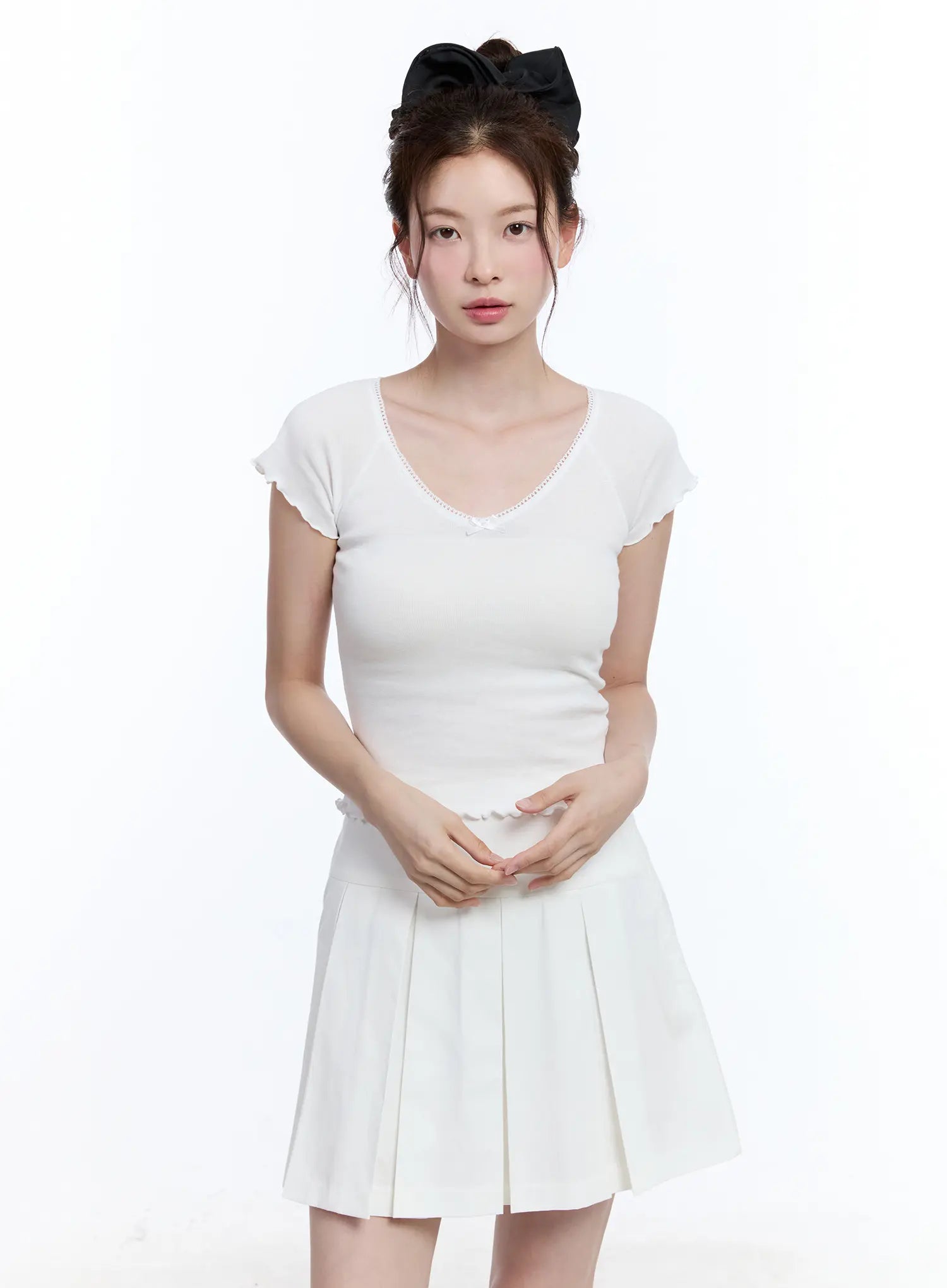 ribbon-lace-v-neck-crop-tee-cu513 / White