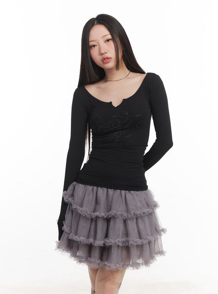 Graphic Long-Sleeve V-Neck Top CM528