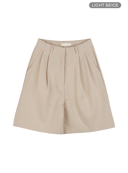 pintuck-wide-tailored-shorts-og416 / Light beige