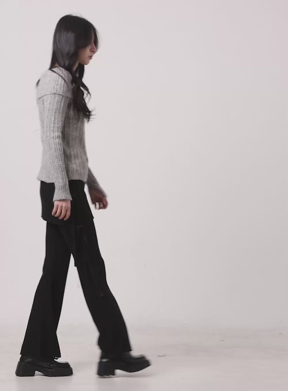 Square-Neck Buttoned Sweater CJ520