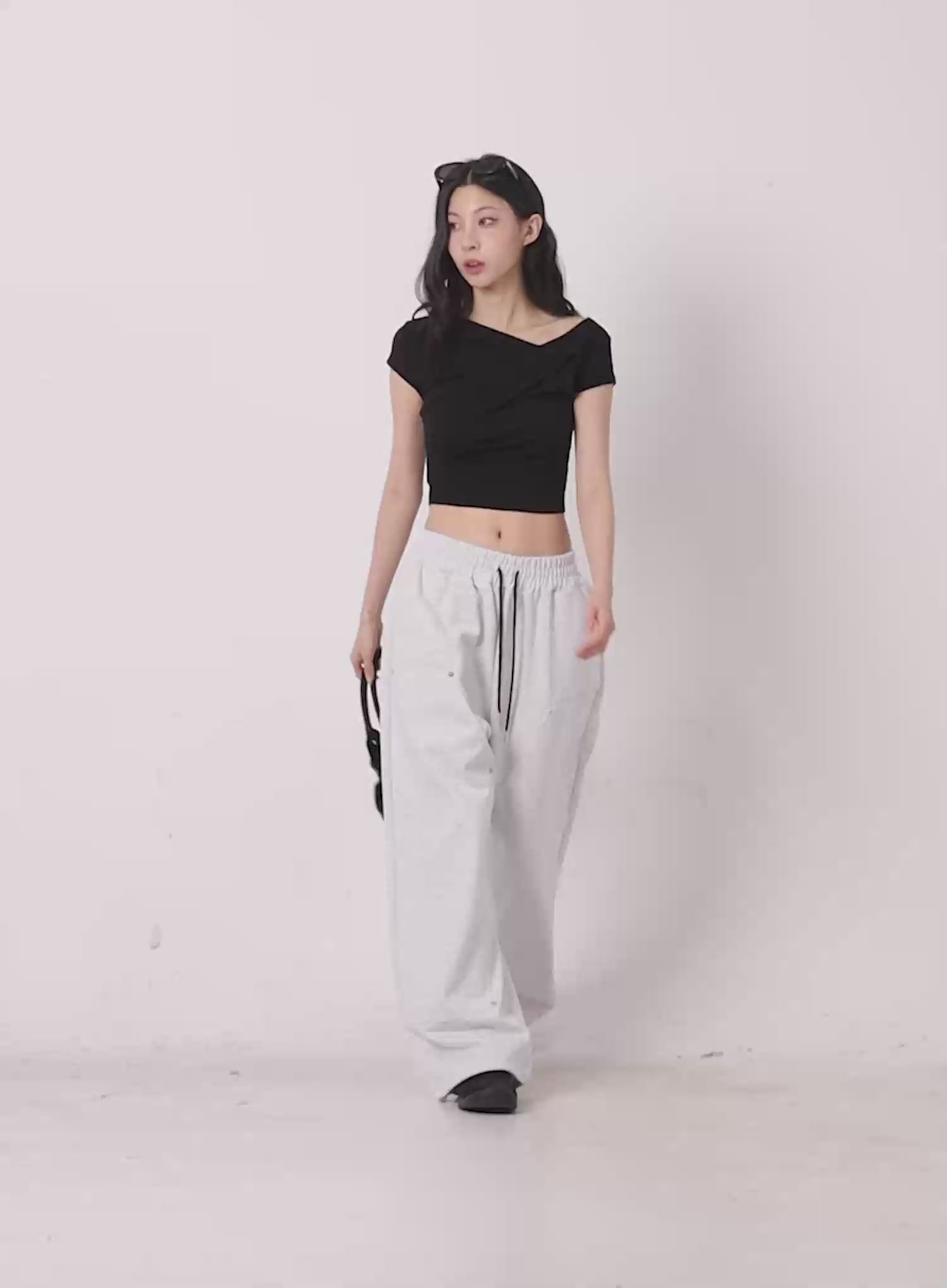 Wide-Leg Stud Accent Sweatpants IG508