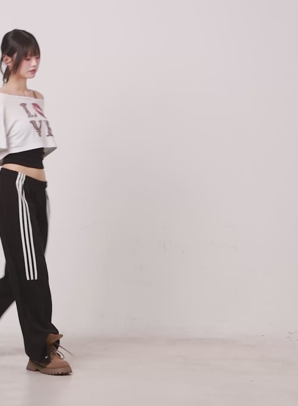 Striped Wide-Fit Sweatpants CA523