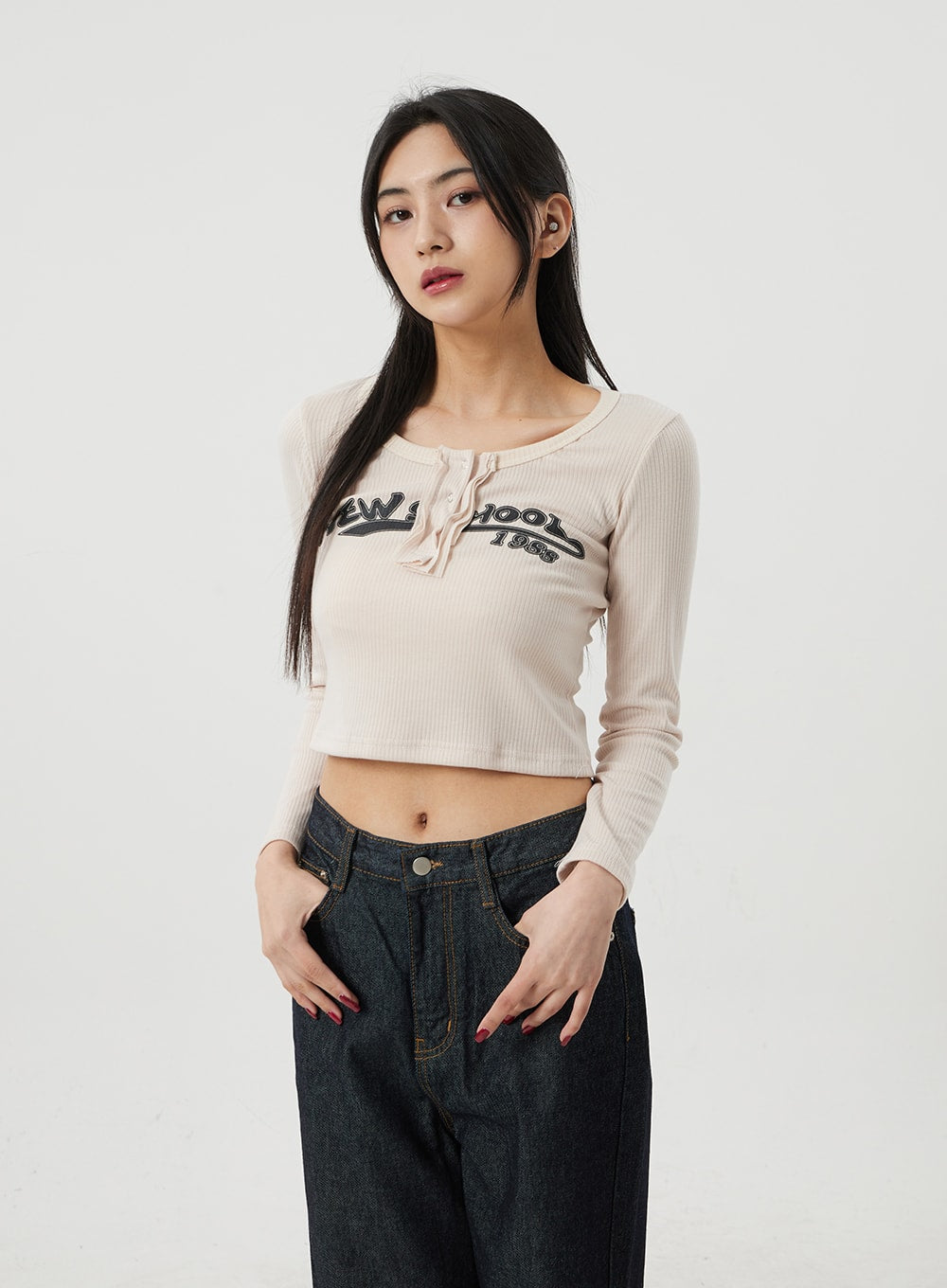 Graphic Snap Button Scoop Neck Cropped Top BJ319
