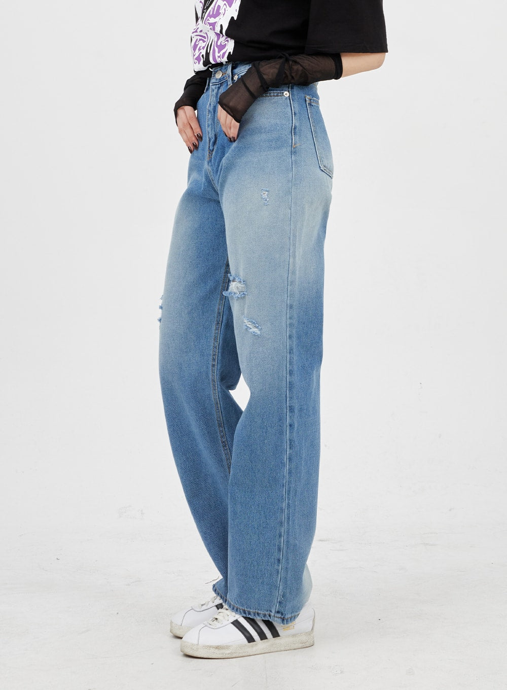 Distressed jeans best sale light wash