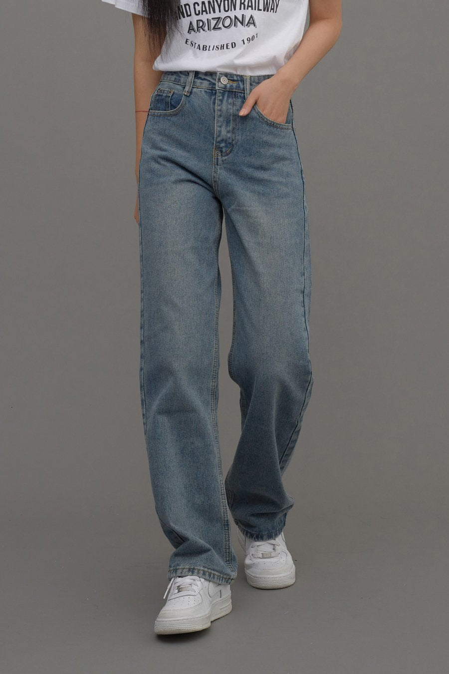 Straight Leg Jeans CM6